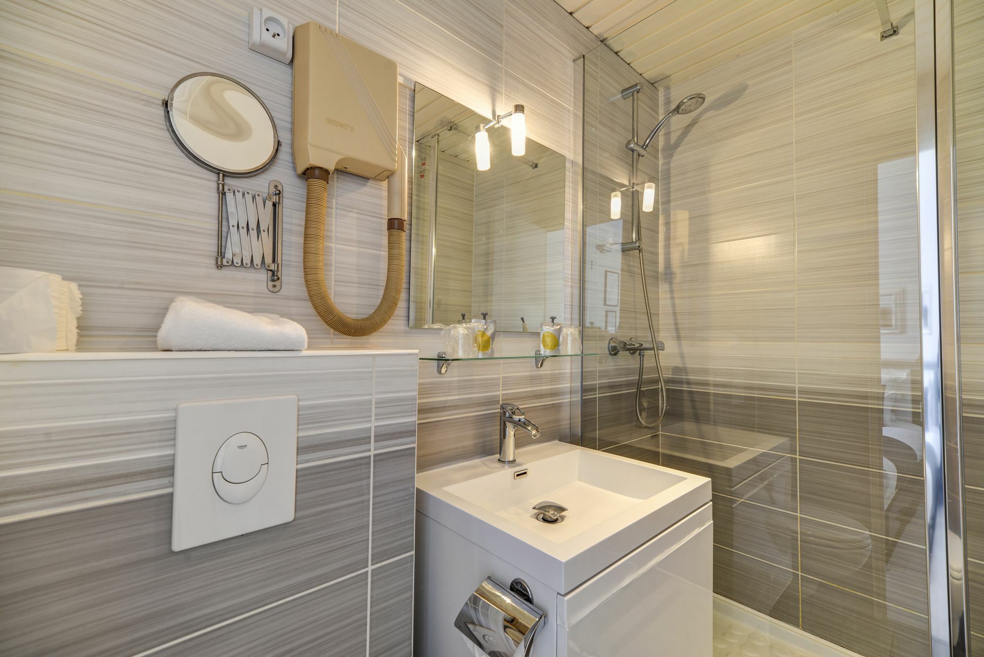 Korner Montmartre Hotell Paris Eksteriør bilde